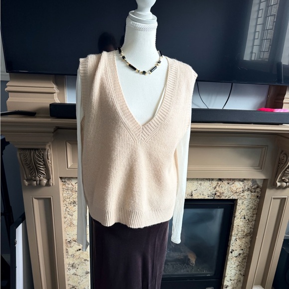 Weekend Max Mara 100% Cashmere Sweater Vest - Picture 9 of 9